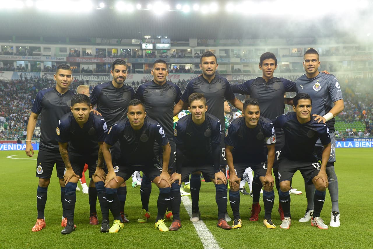 Con los tres puntos de este sábado, Chivas llegó a 18 para terminar en la posición 13 a reserva del resto de resultados y entregará así el título de campeón.
