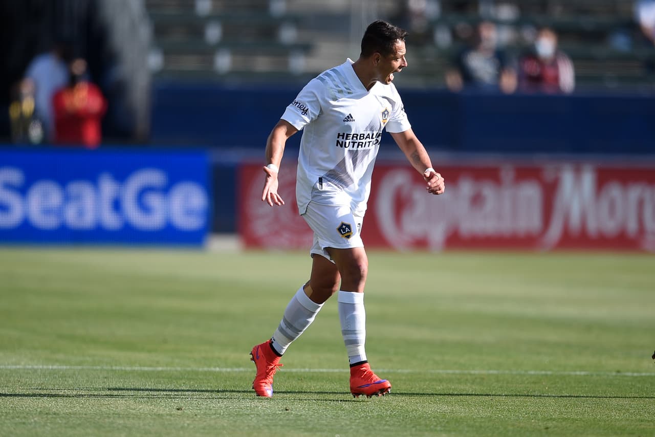 Una vez más, Javier Hernández fue una de las figuras del partido.