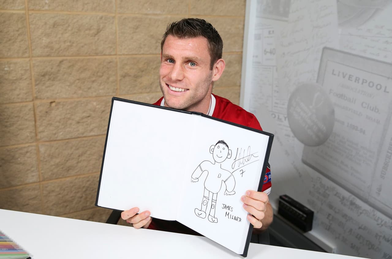 Como un dibujo de primaria, James Milner también se animó al autorretrato.