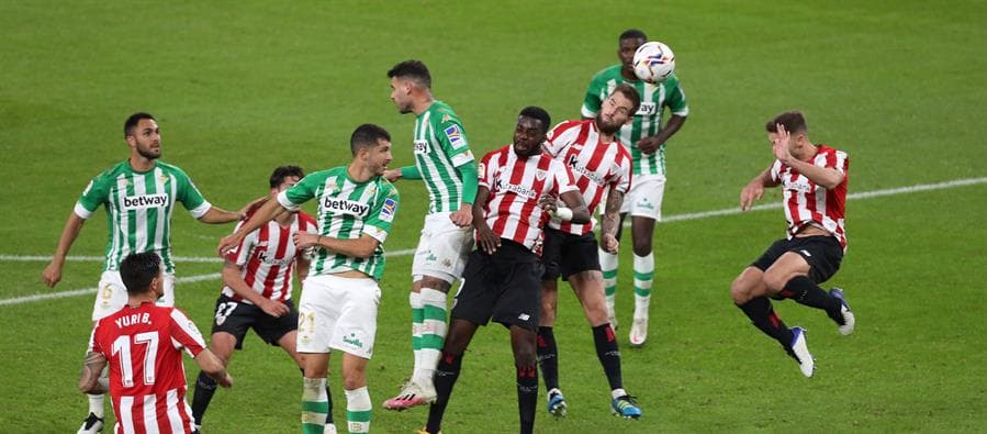 Lluvia de goles cayó en el San Mamés, pues el Athletic Bilbao goleó al equipo de los mexicanos Andrés Guardado y Diego Laínez, quienes ingresaron al campo ya cuando los cuatro goles habían caído. Victor Ruiz, Ander Capa, Iker Muniani y Alex Berenguer fueron los goleadores de la tarde.