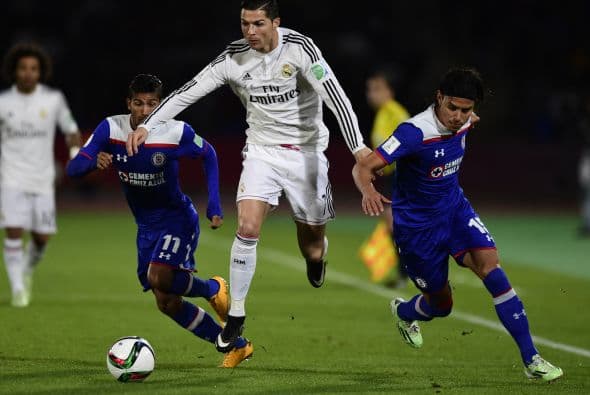 Con el gol a su favor el Real Madrid comenzaría a ejercer dominio en el marcador y la cancha con buenas jugadas en conjunto y explosividad al frente.