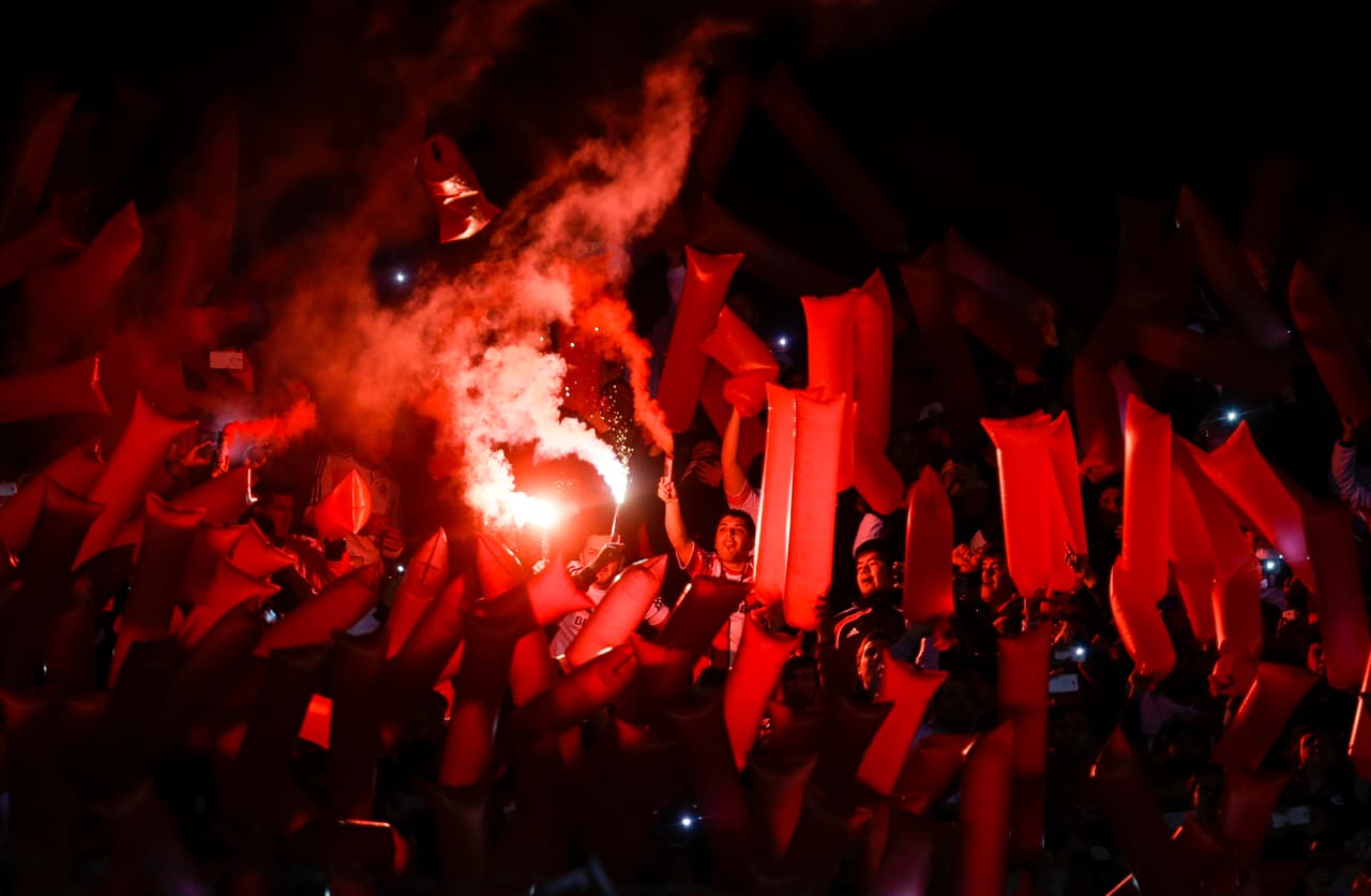 Y así fue. Cuando la cámara enfocó al equipo mexicano se veía atemorizado, fuera de contexto mientras Nahuel veía el estadio y negaba con la cabeza.