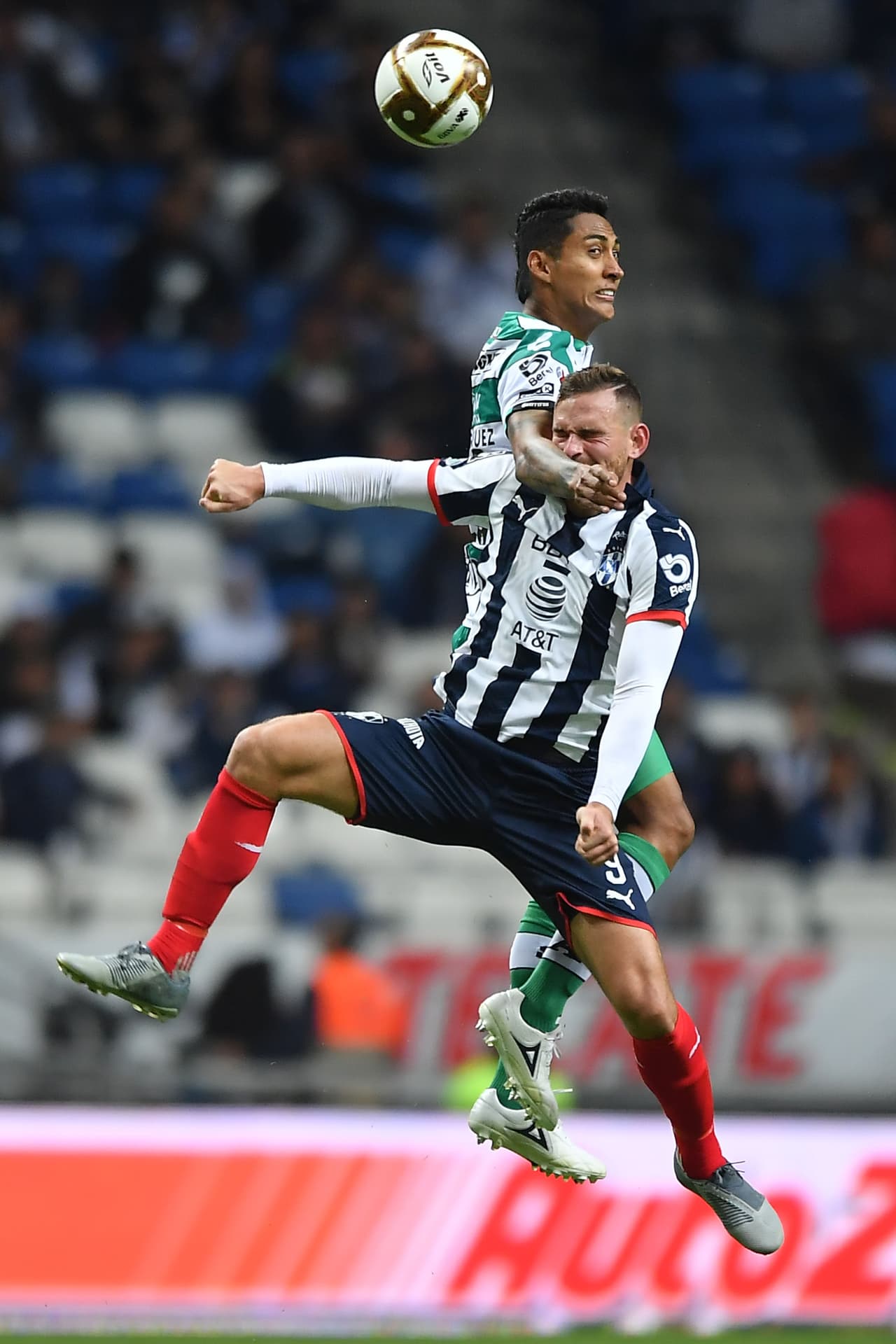 Con goles de Dorlan Pavón (2 y 85), Nicolás Sánchez (8), autogol de Gerardo Arteaga (54) y gol de penal de Vincent Janssen (70), Monterrey golea y pone un pie en las semifinales del Apertura 2019.