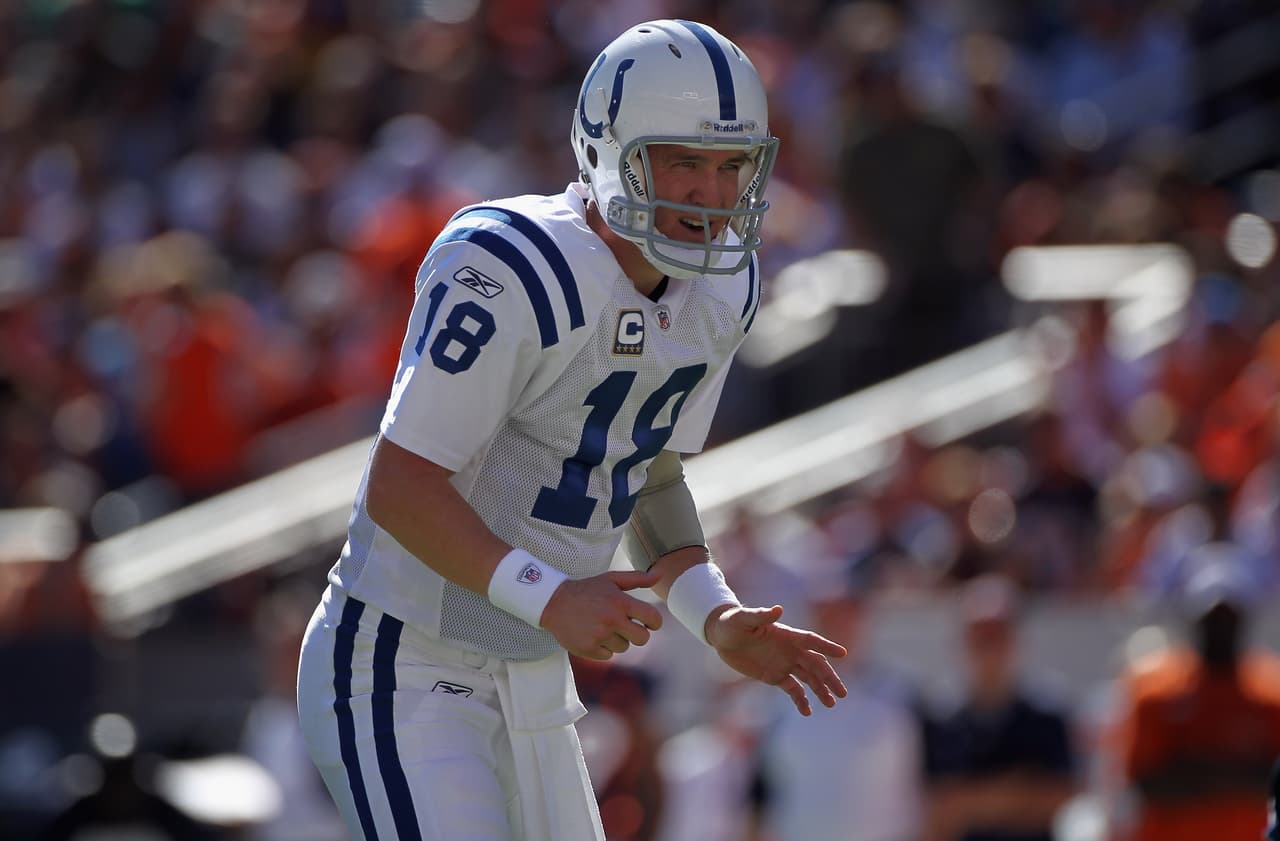 <b>Indianapolis Colts: QB Peyton Manning</b>. Difícil nombrar un jugador que llegara con tantas expectativas del fútbol colegial a la NFL. Él transformó a esta franquicia de una mediocre a una ganadora.