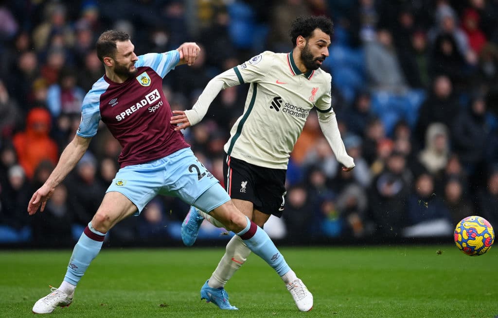 Liverpool se impone por la mínima ante Burnley con anotación de Fabinho Tavares al minuto 40' del encuentro y, con este triunfo, se pone a un punto del Manchester City por el liderato de la Premier League.