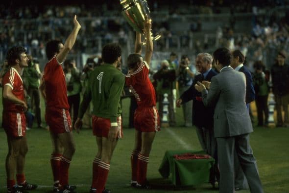 En ese año recordamos al Nottingham Forest inglés, que vivía una época dorada y superó en la Final al Hamburgo alemán.