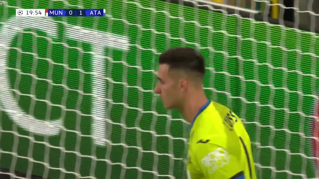 ¡TIRO ATAJADO! disparo por Fred.