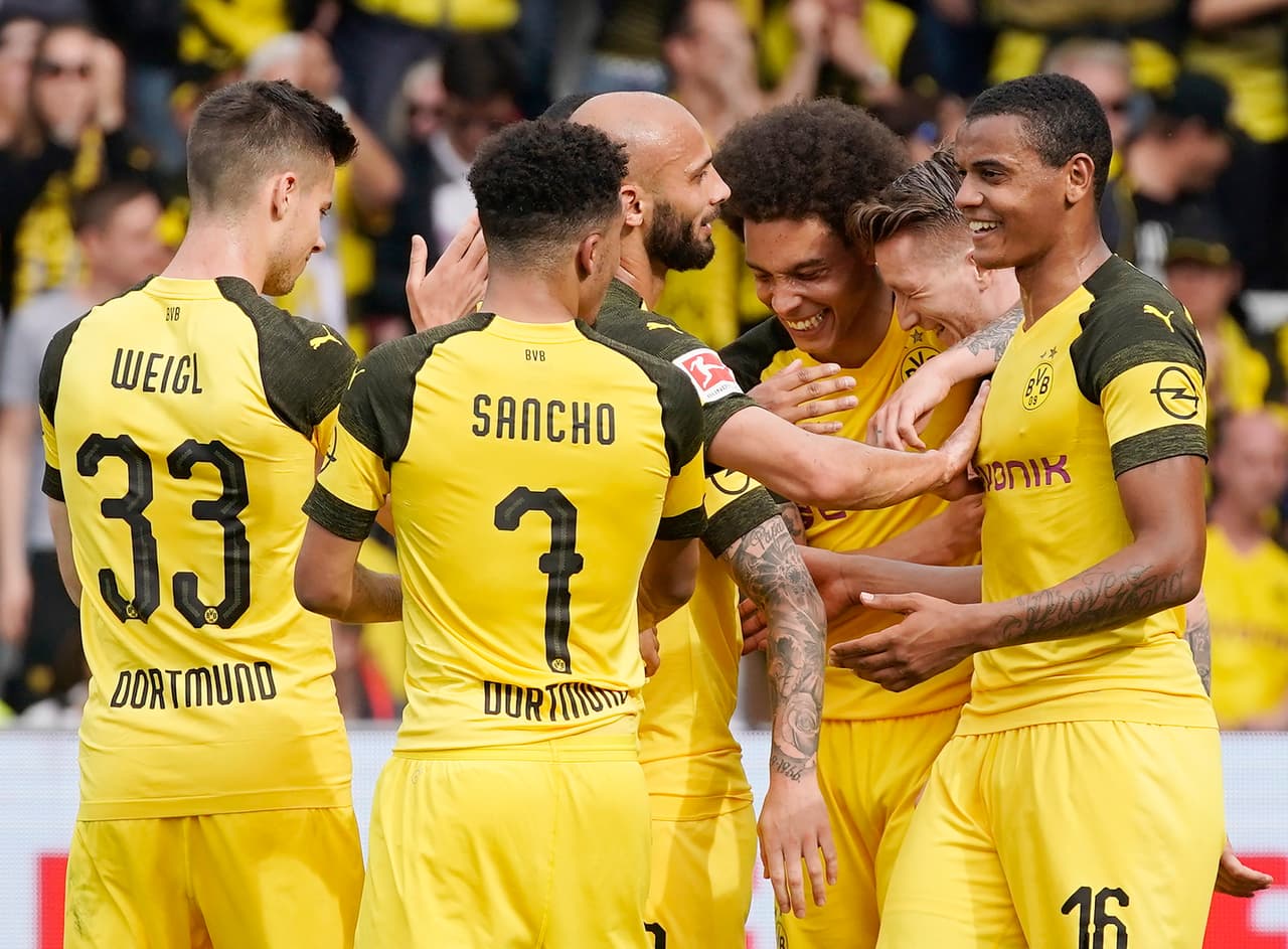 Borussia Dortmund tuvo un remate brillante de partido con goles de Mario Gotze al minuto 34 del segundo tiempo y de Paco Alcacer al minuto 43.