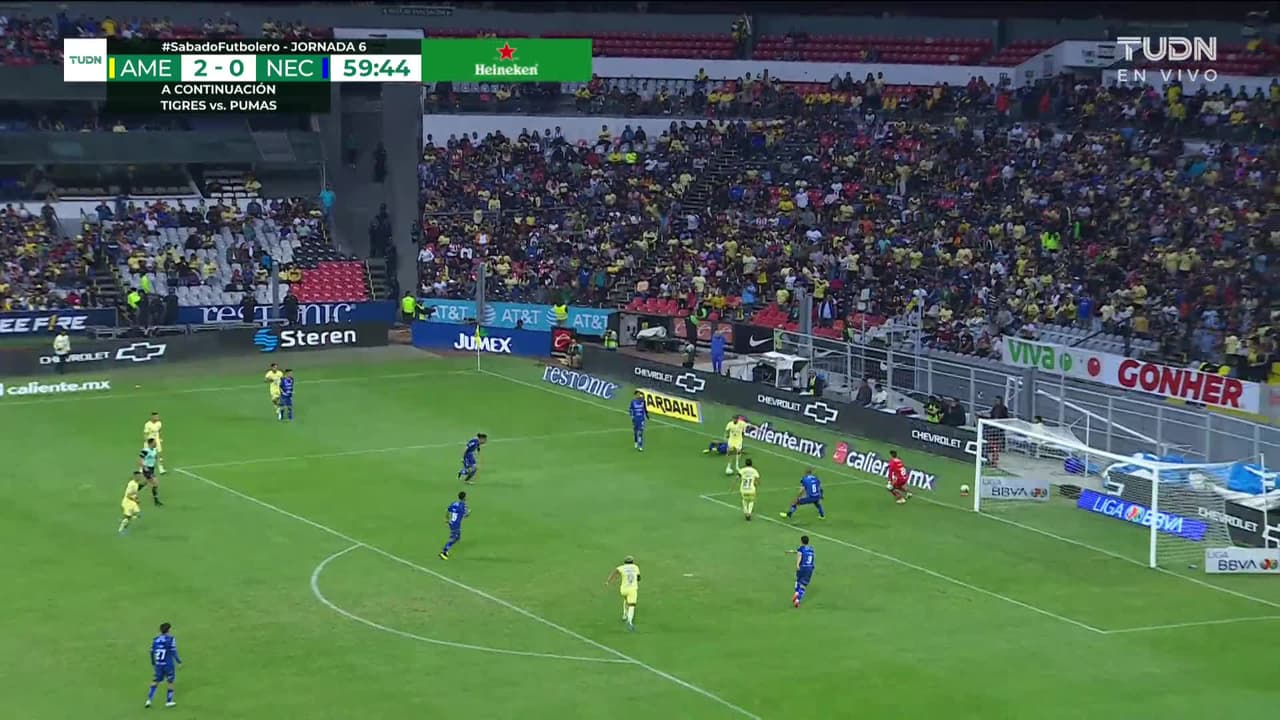 ¡TIRO ATAJADO! disparo por Diego Valdés.