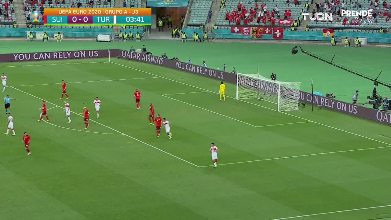 ¡TIRO ATAJADO! disparo por Kaan Ayhan.