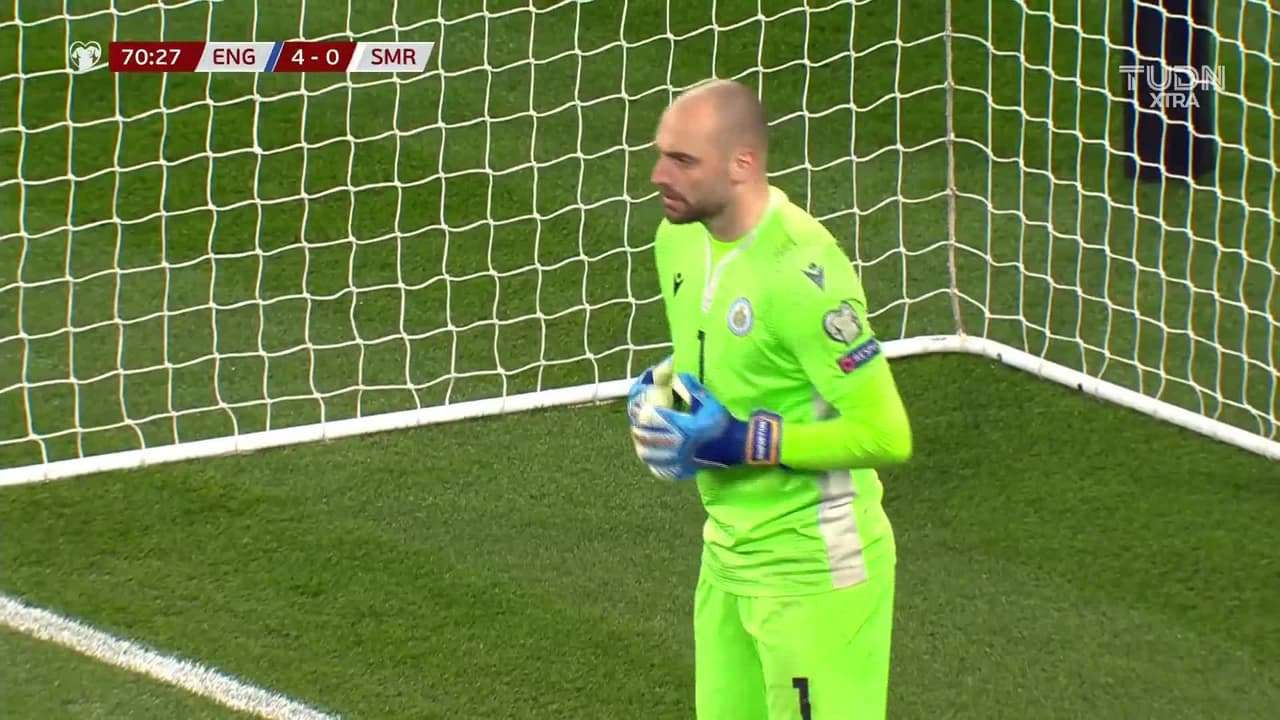 ¡TIRO ATAJADO! disparo por James Ward-Prowse.