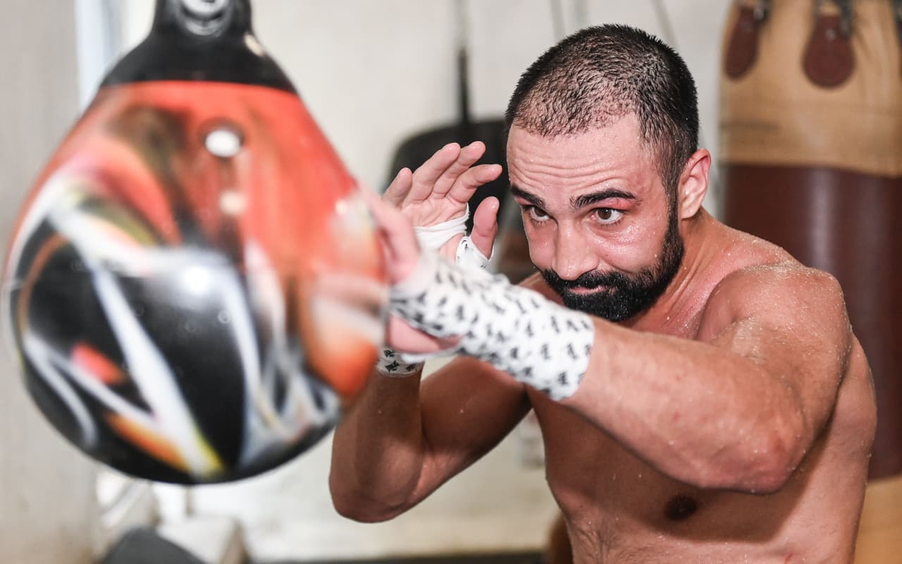 Paul Malignaggi y Artem Lobov finalmente podrán arreglar sus diferencias en el entarimado del 'boxeo en esteroides', Bare Knuckle Fighting Championship, este sábado en Florida.