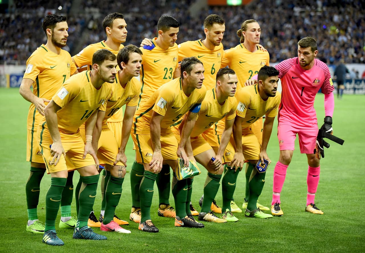 Y este el de Australia: Ryan; Špiranović, Smith, Milligan, Sainsbury; Leckie, Luongo, Irvine, Rogic; Troisi, Kruse.