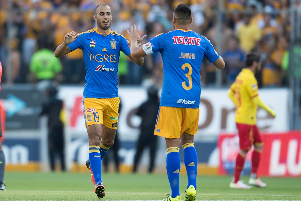 INVICTOS: Tigres fue a Morelia para vencer a Monarcas por 2-0 y así mantenerse como el único equipo invicto del torneo, con cuatro triunfos y cuatro empates para colocarse en el segundo sitio de la tabla general con 16 puntos, uno por debajo de Xolos.