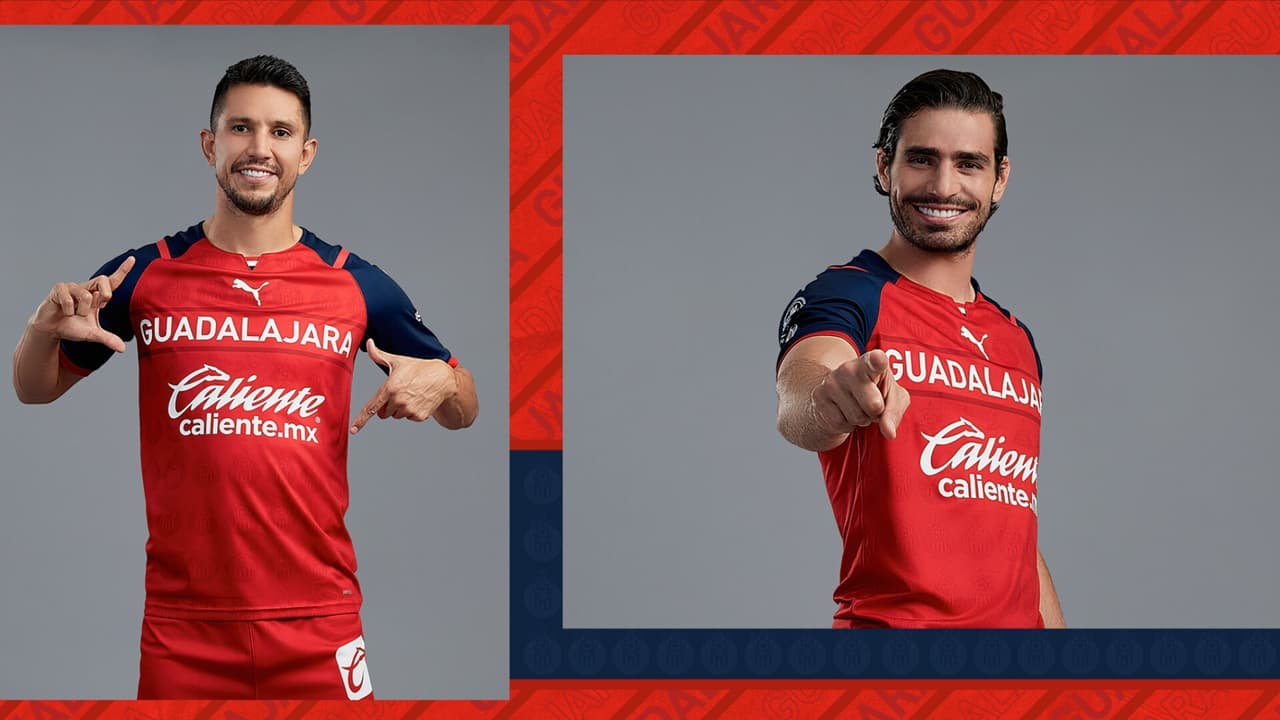 El Rebaño Sagrado dejó de lado el escudo para lucir en todo lo alto el nombre de la ciudad que representan.