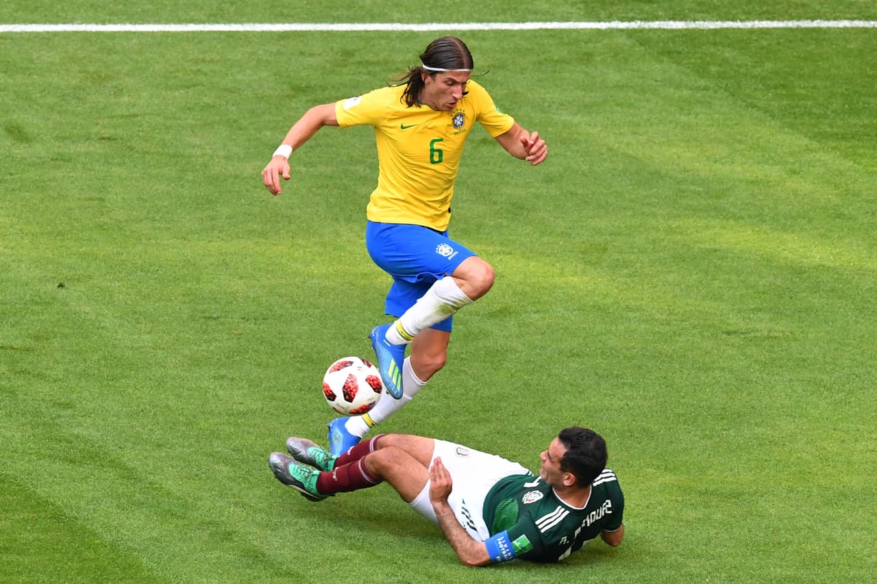 FILIPE LUIS:
<br>El reemplazo de Marcelo generó peligro por su zona, pero dejó algunos espacios que no fueron aprovechados. Fue amonestado al minuto 42.