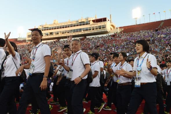 Siempre con una enorme sonrisa los jóvenes desfilaron como las estrellas que son.
