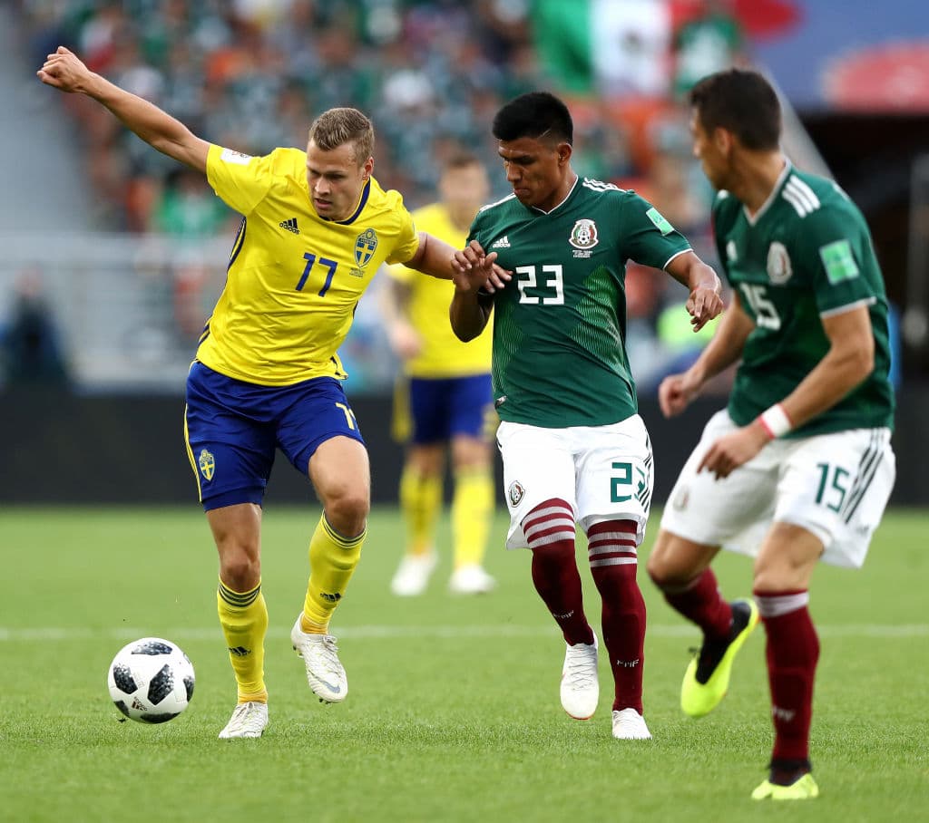 Jesús Gallardo: 7. El defensa lateral de los Pumas de la UNAM hizo un trabajo cumplidor cubriendo el flanco izquierdo del campo mexicano. A veces se sumaba al ataque y se convertía en una opción más.