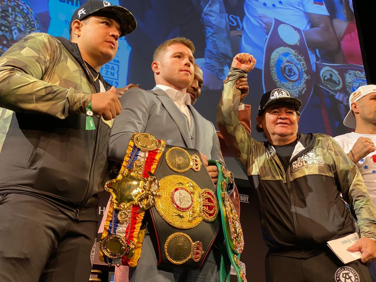Saúl 'Canelo' Álvarez y Sergey Kovalev en Conferencia de Prensa previo al combate del sábado en el MGM Grand.