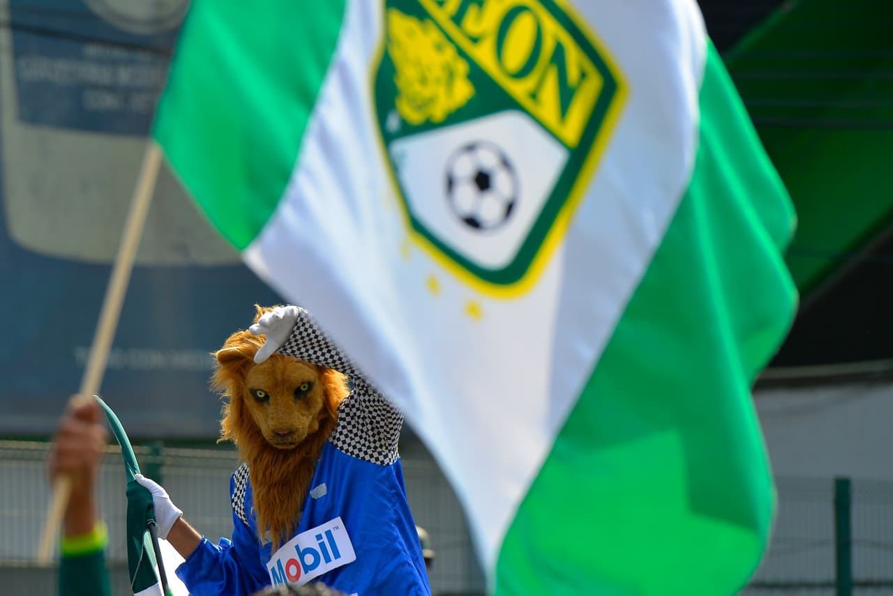 A pocos minutos de la Final del Clausura 2019 entre León y Tigres así viven los fanáticos la llegada al estadio.