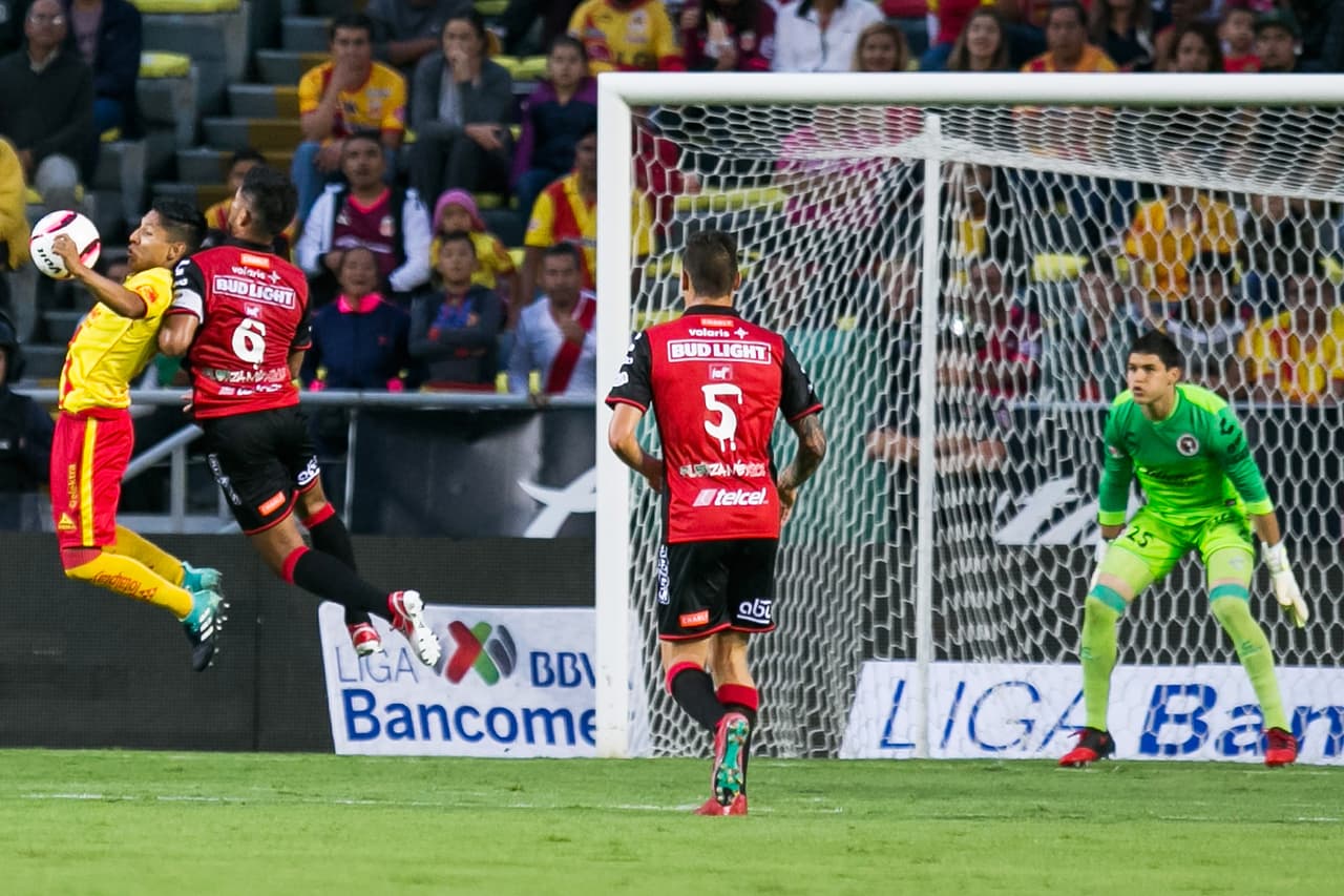 Desde ese momento el juego se decantó en un sólo sentido. Morelia monopolizó el ataque y poco tardó para concretar su superioridad.