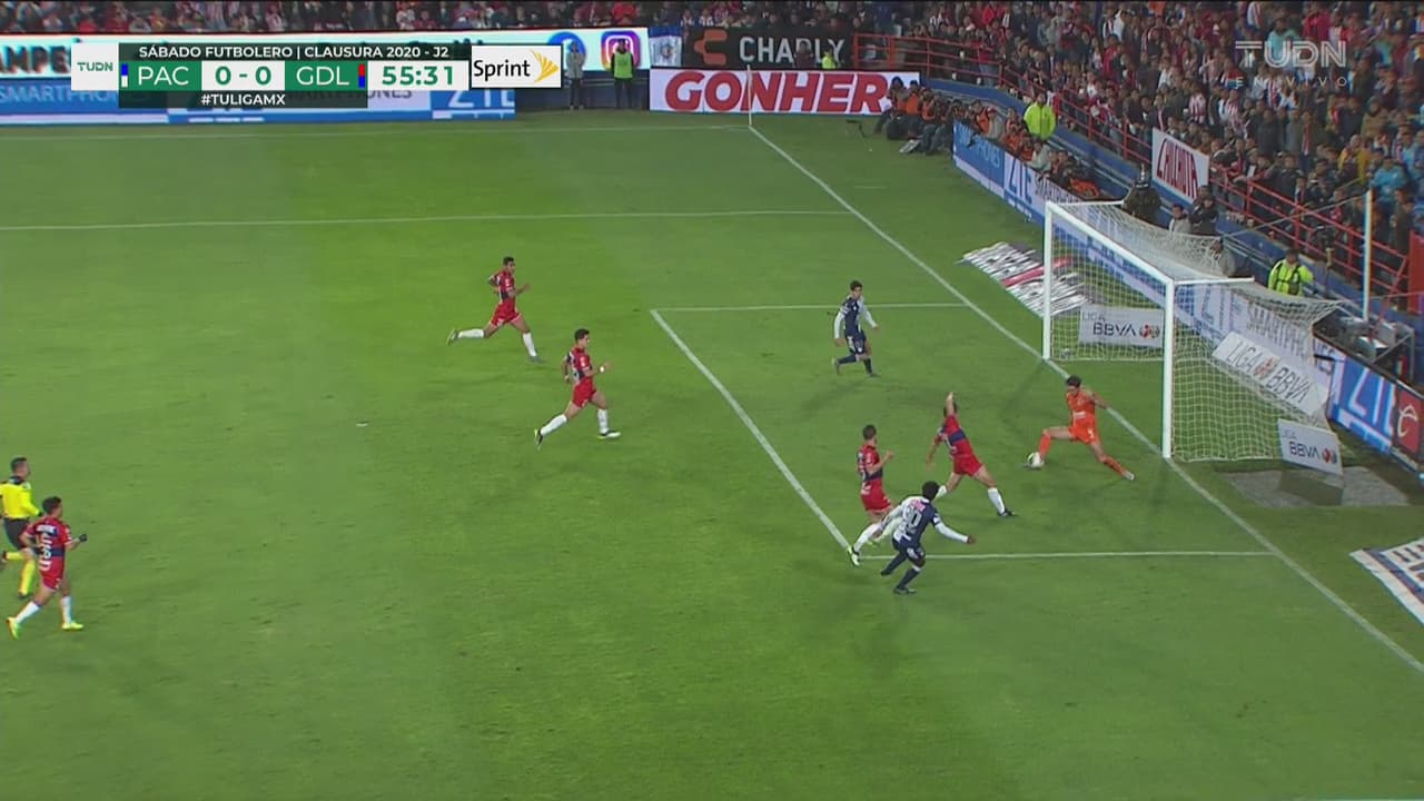 Gran atajada de Toño Rodríguez para ahogar el grito de gol de los Tuzos