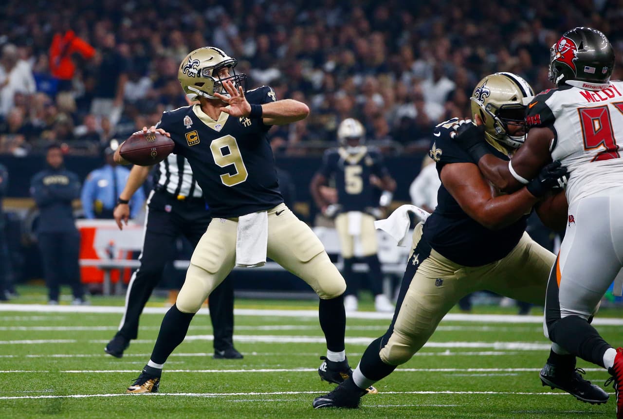 Brees trató de meter en el partido a los Saints. A finales del segundo cuarto se conectó con su receptor Michael Thomas para poner el juego 31-24, acercándose a los visitantes previo al descanso.