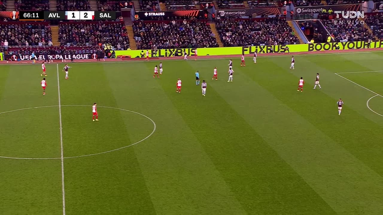 ¡TIRO ATAJADO! disparo por Jamaldeen Jimoh-Aloba.