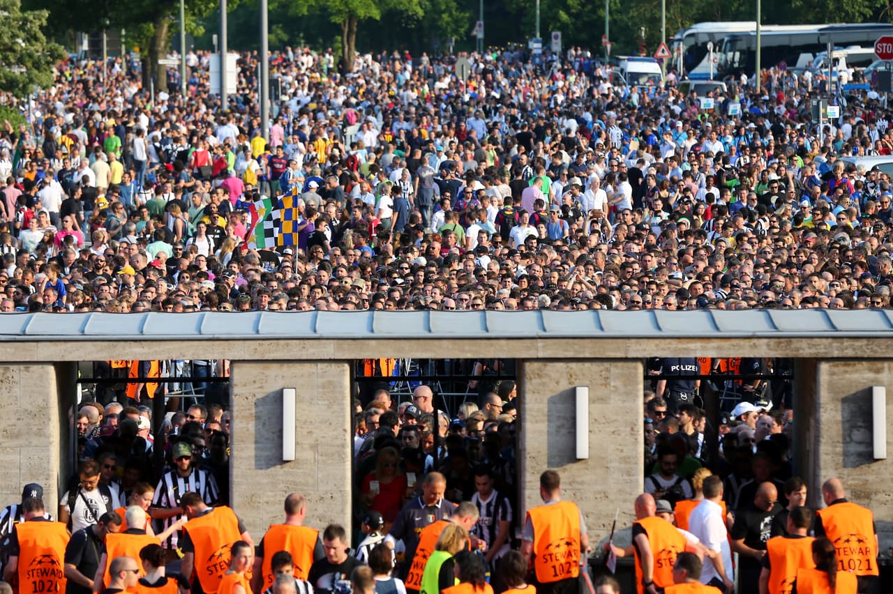 Los aficionados culés y bianconeros ya esperan ansiosos el inicio del encuentro entre italianos y españoles para definir al próximo Campeón de la Champions.