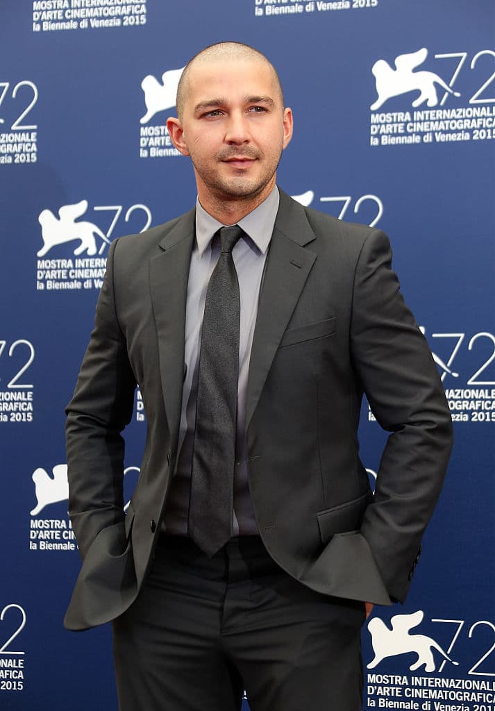 El decano de la Universidad le confiesa a su amigo el profesor Jones que las últimas misiones de Indy han fracasado, y que está a punto de ser despedido. Mientras tanto, Indiana conoce a Mutt un joven rebelde que le propone un trato: si le ayuda a resolver un problema personal, él, a cambio, le facilitaría uno de los descubrimientos más espectaculares de la historia: la Calavera de Cristal de Akator, que se encuentra en un lugar remoto del Perú.
<br>