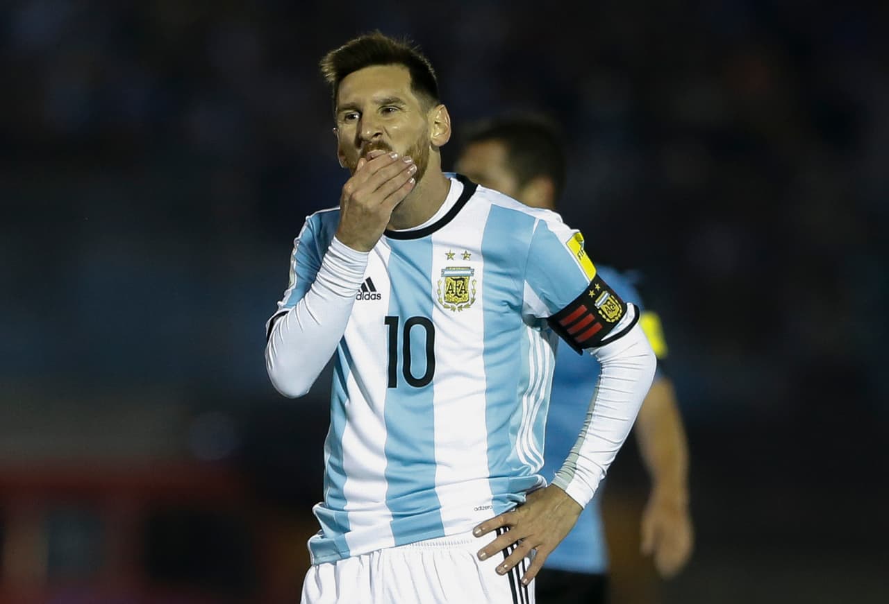 La más clara, quizás, la tejió con Paulo Dybala. Pared y definición de zurda que Muslera mandó al tiro de esquina.