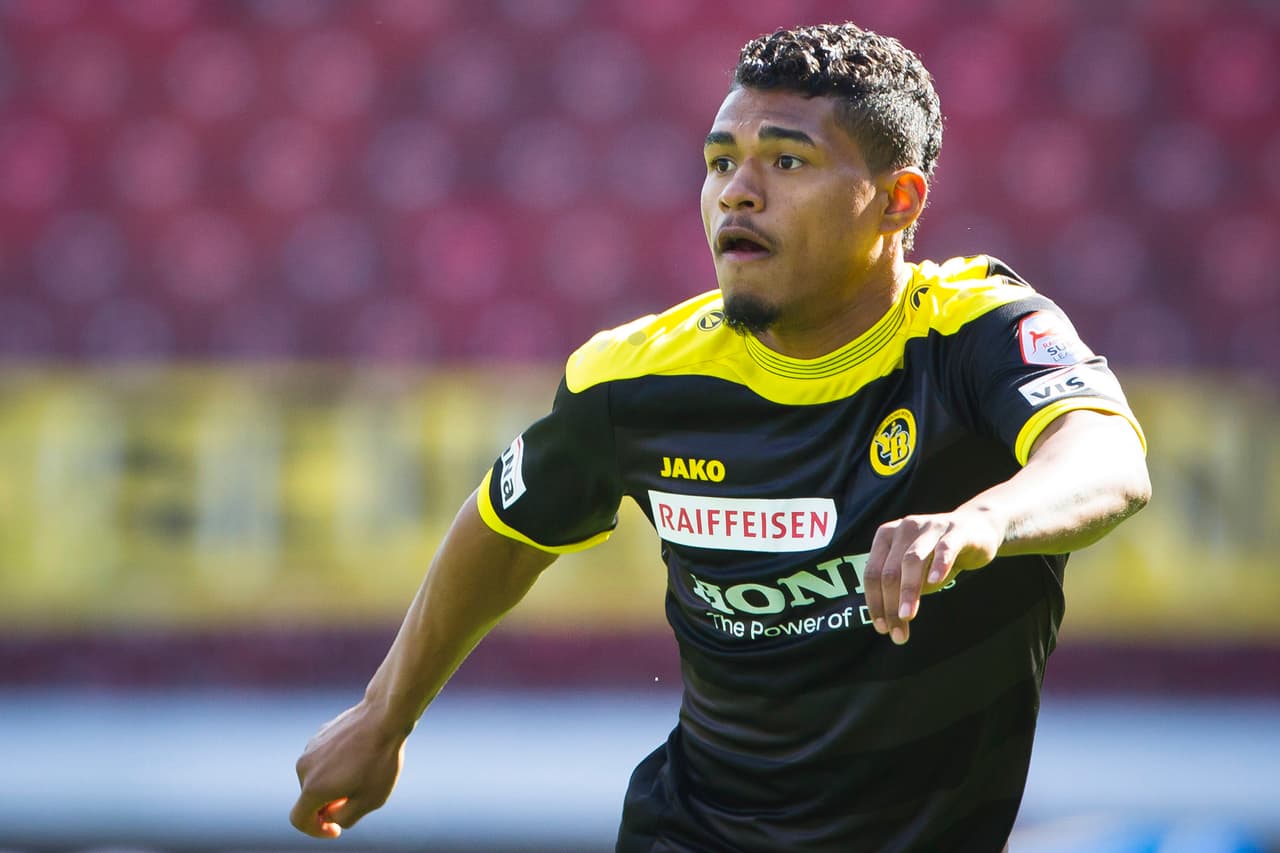 Muy joven, con 19 años, dio el salto a Europa desde el fútbol venezolano para sumarse al Young Boys de Suiza. Allí tuvo dos etapas marcando tan solo cuatro goles. La adaptación le costaba al caribeño.