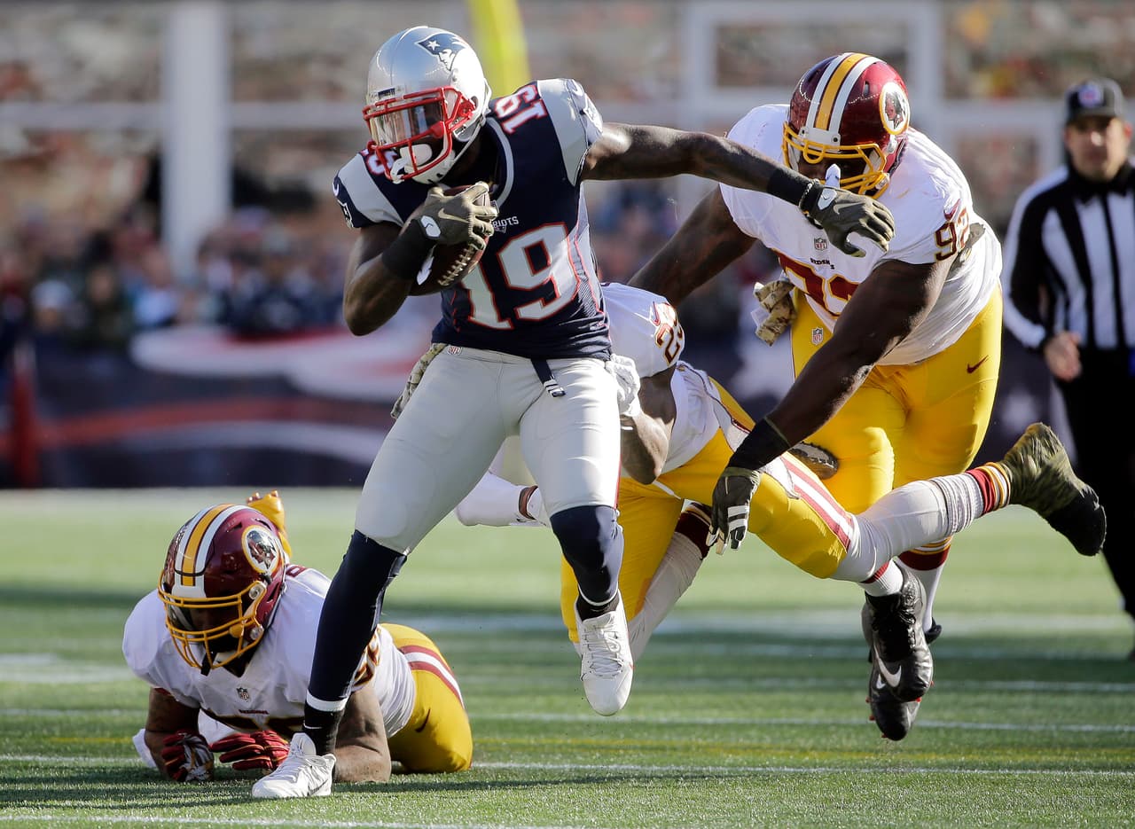 Los Patriots arrollaron a los Redskins 27-10 para mantener la racha ganadora de 8-0 en la temporada. Checa las mejores tomas del partido.