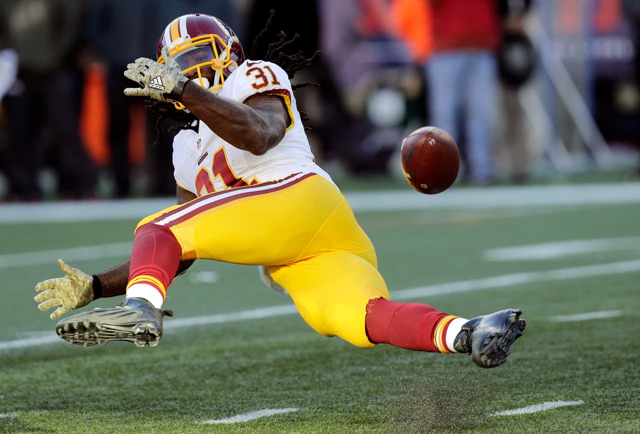 Los Patriots arrollaron a los Redskins 27-10 para mantener la racha ganadora de 8-0 en la temporada. Checa las mejores tomas del partido.