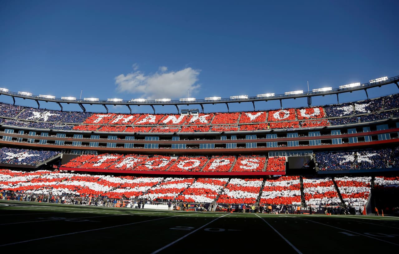 Los Patriots arrollaron a los Redskins 27-10 para mantener la racha ganadora de 8-0 en la temporada. Checa las mejores tomas del partido.