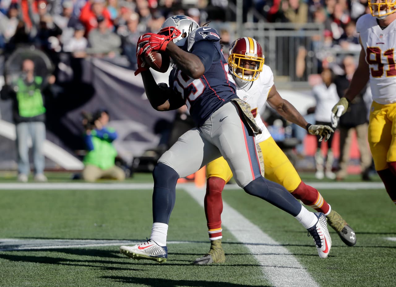 Los Patriots arrollaron a los Redskins 27-10 para mantener la racha ganadora de 8-0 en la temporada. Checa las mejores tomas del partido.