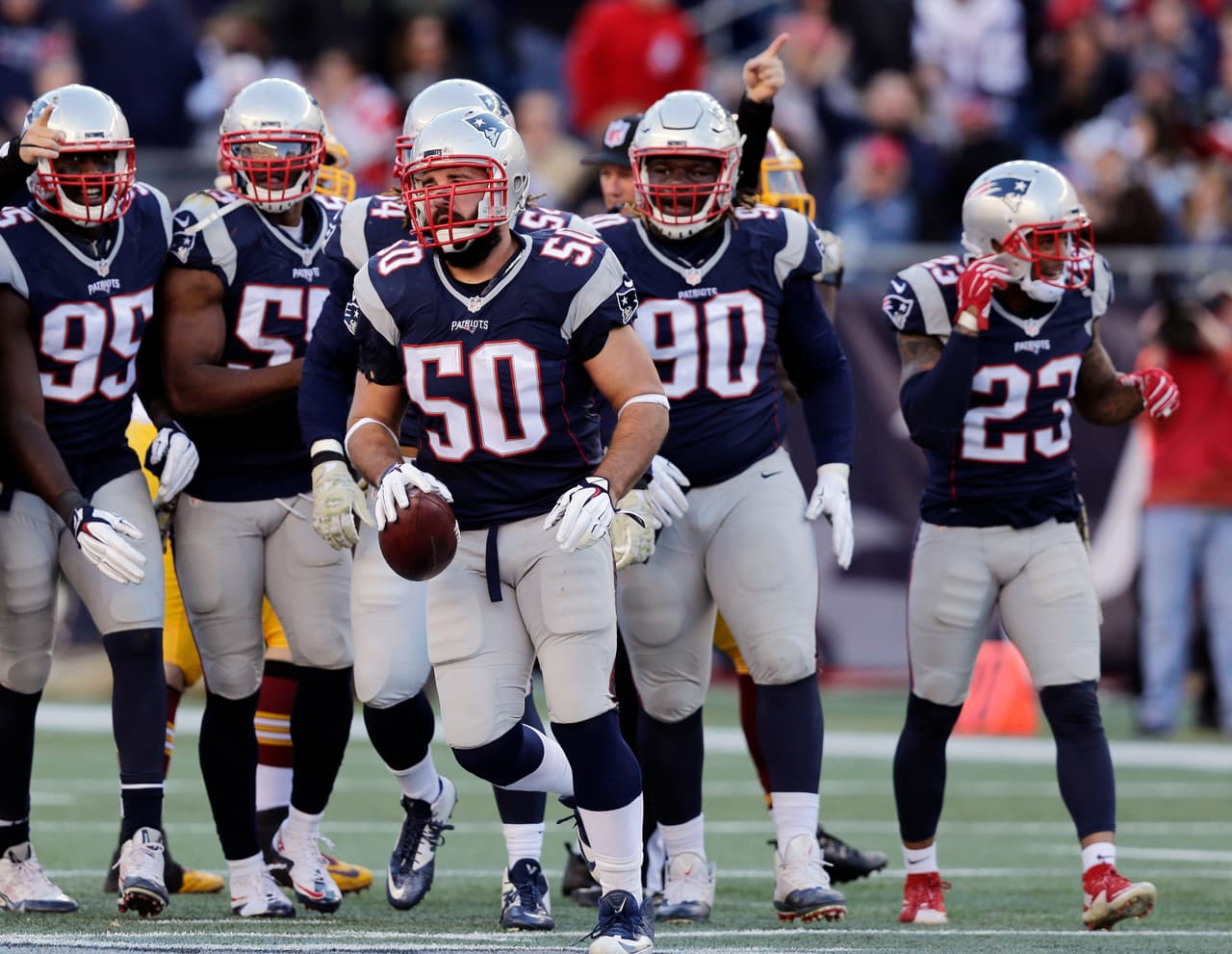 Los Patriots arrollaron a los Redskins 27-10 para mantener la racha ganadora de 8-0 en la temporada. Checa las mejores tomas del partido.