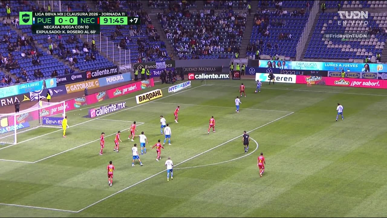 ¡TIRO ATAJADO! disparo por Esteban Lozano.