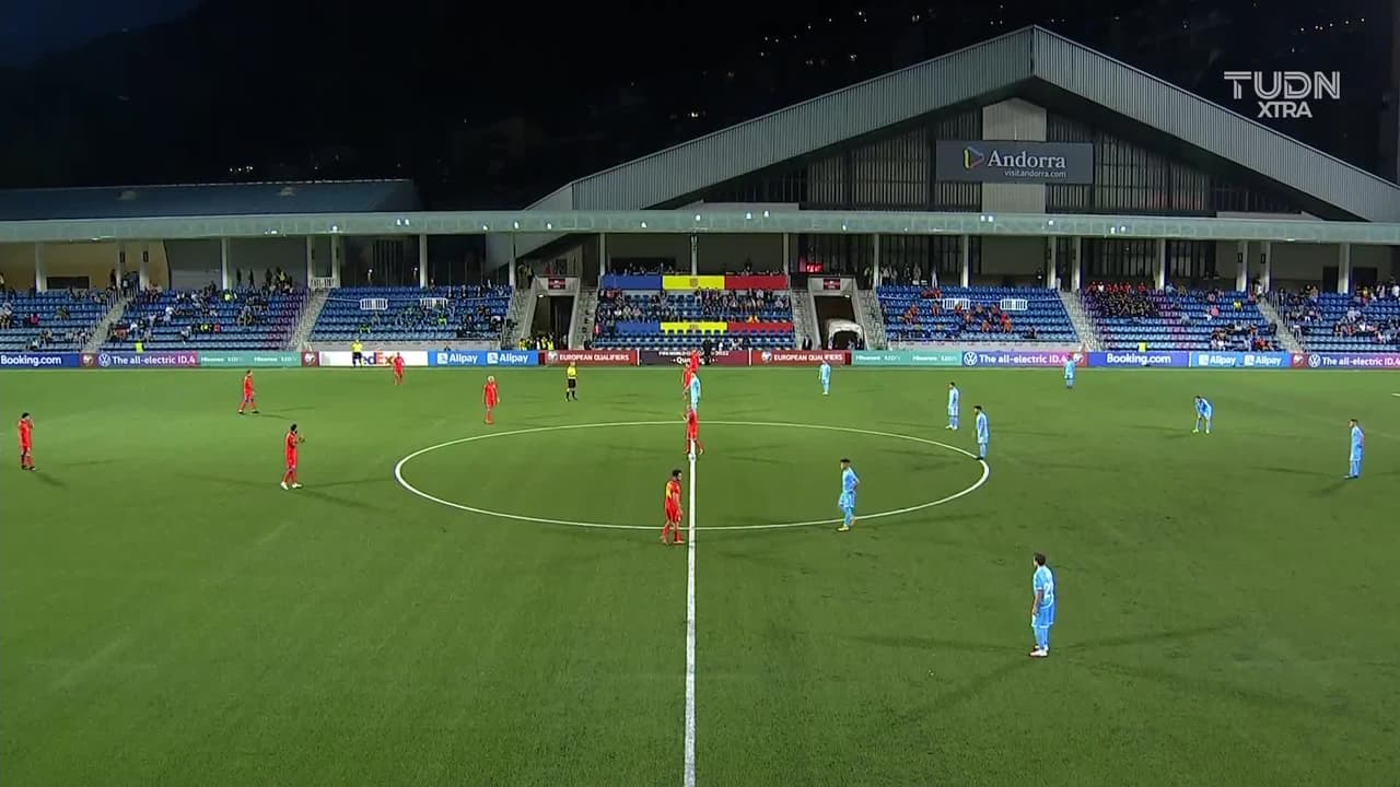 Arranca el partido y la pelota está en juego.