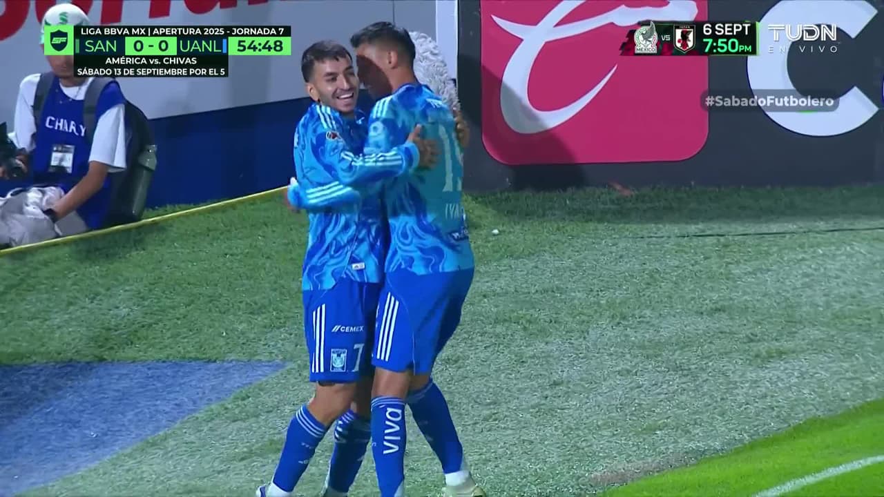 ¡Golazo de Tigres! ¡Ángel Correa remata de volea para el 1-0