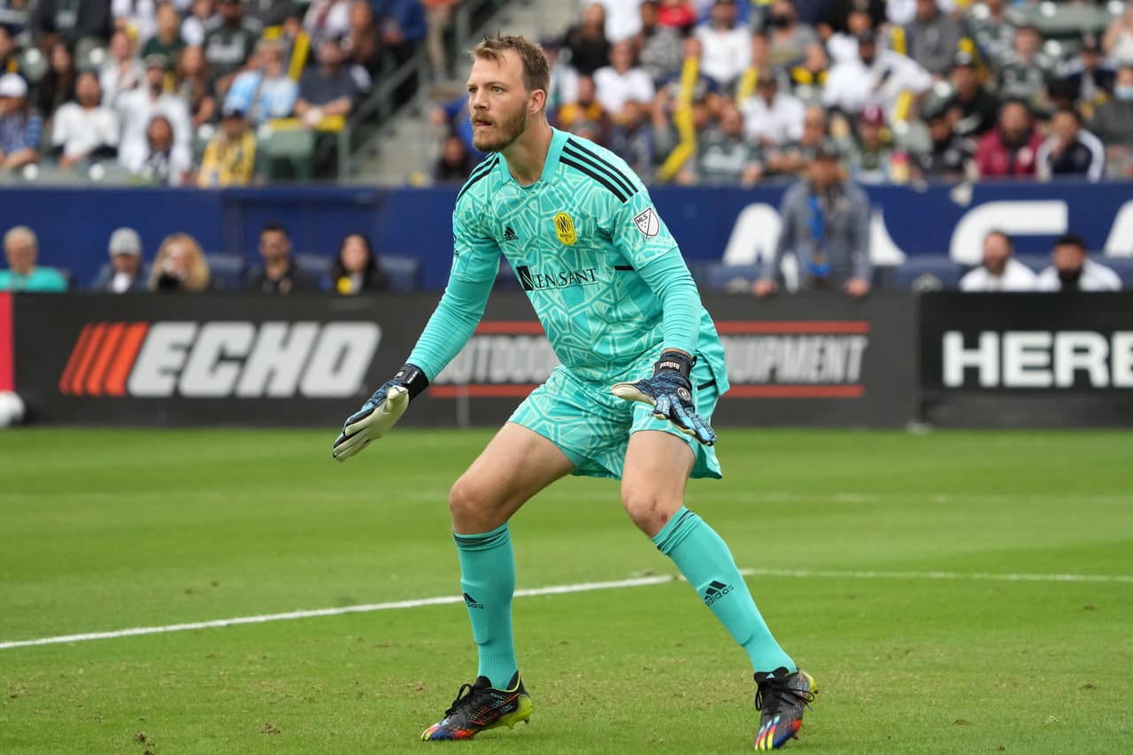 LA Galaxy venció a Nashville 1-0 en Cuartos de Final con gol de Julián Araujo; a Chicharito le anularon un gol.