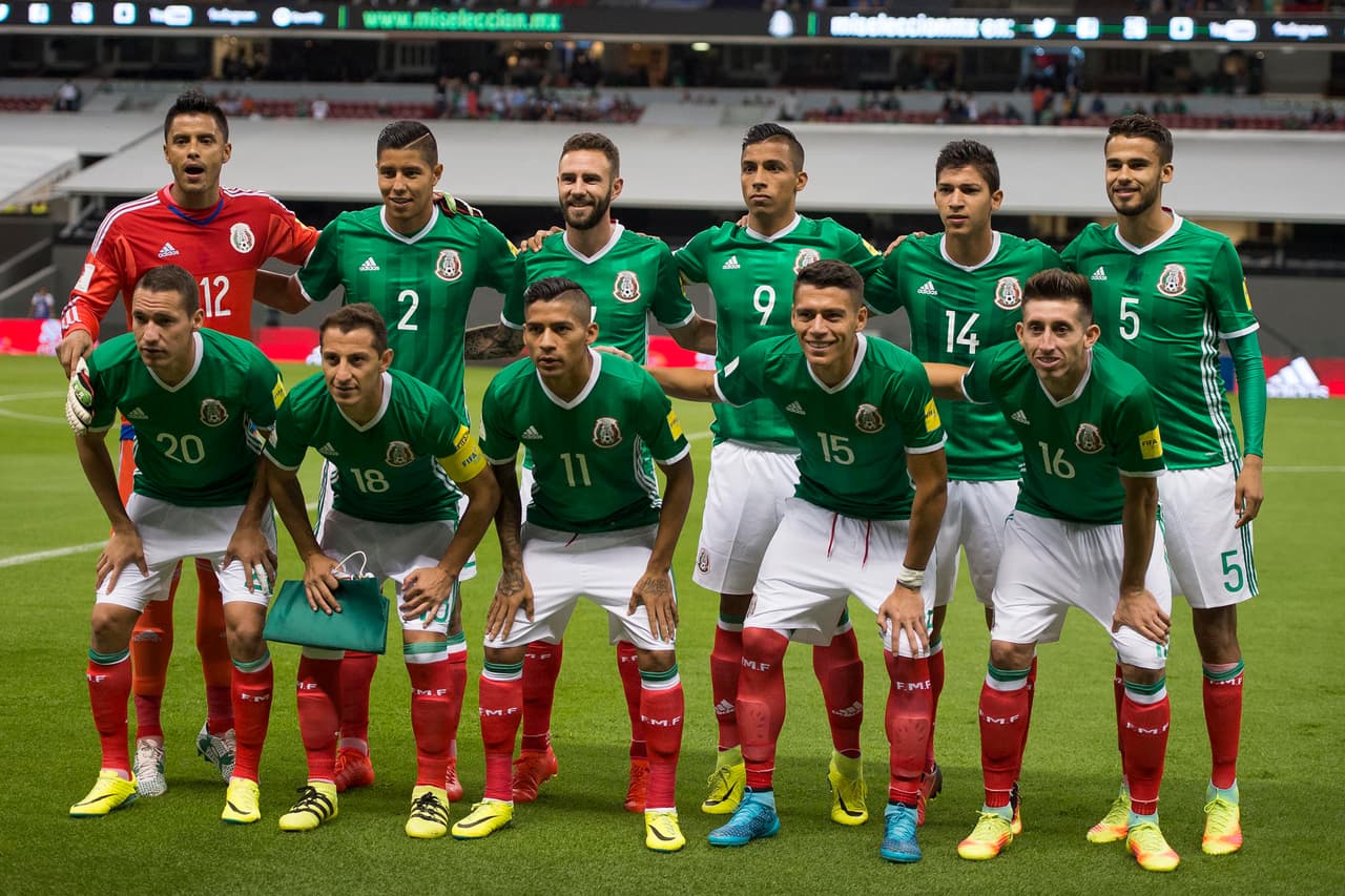 En 2016, el Tri utiliza un diseño de playera verde retro con las frajas blancas en los costados.