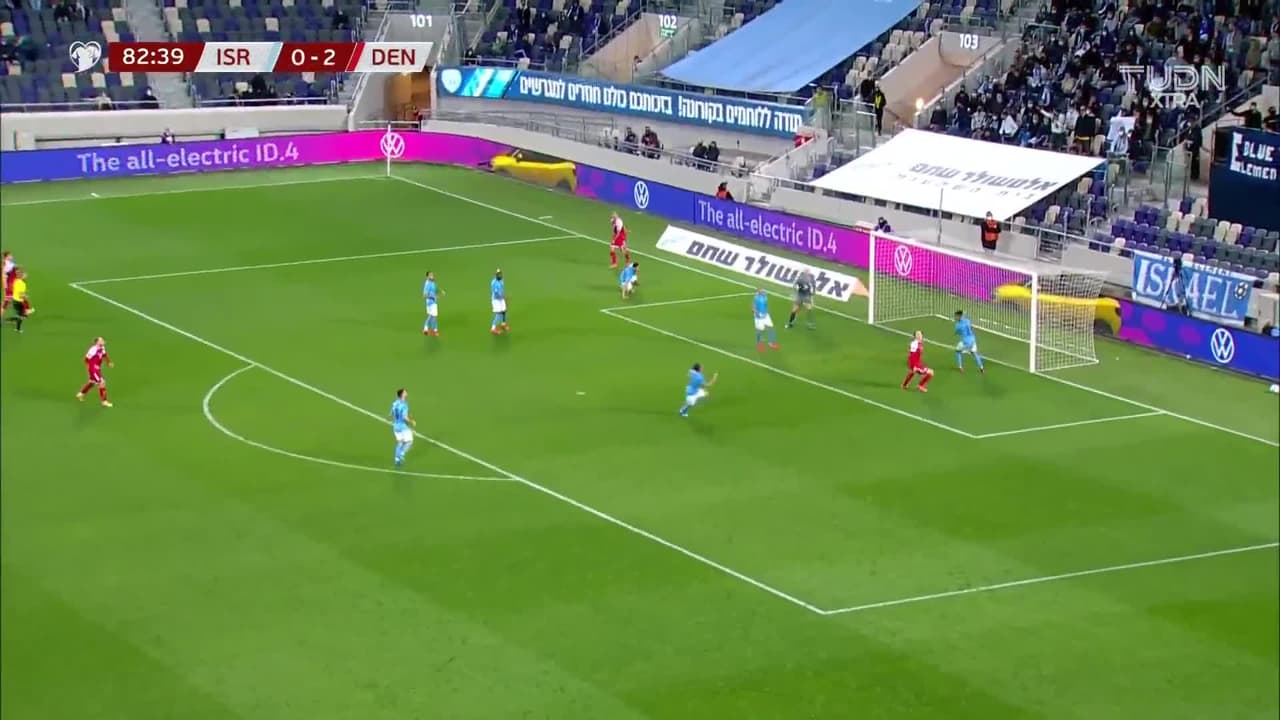 ¡CERCA! Martin Braithwaite disparó que se estrella en el poste.