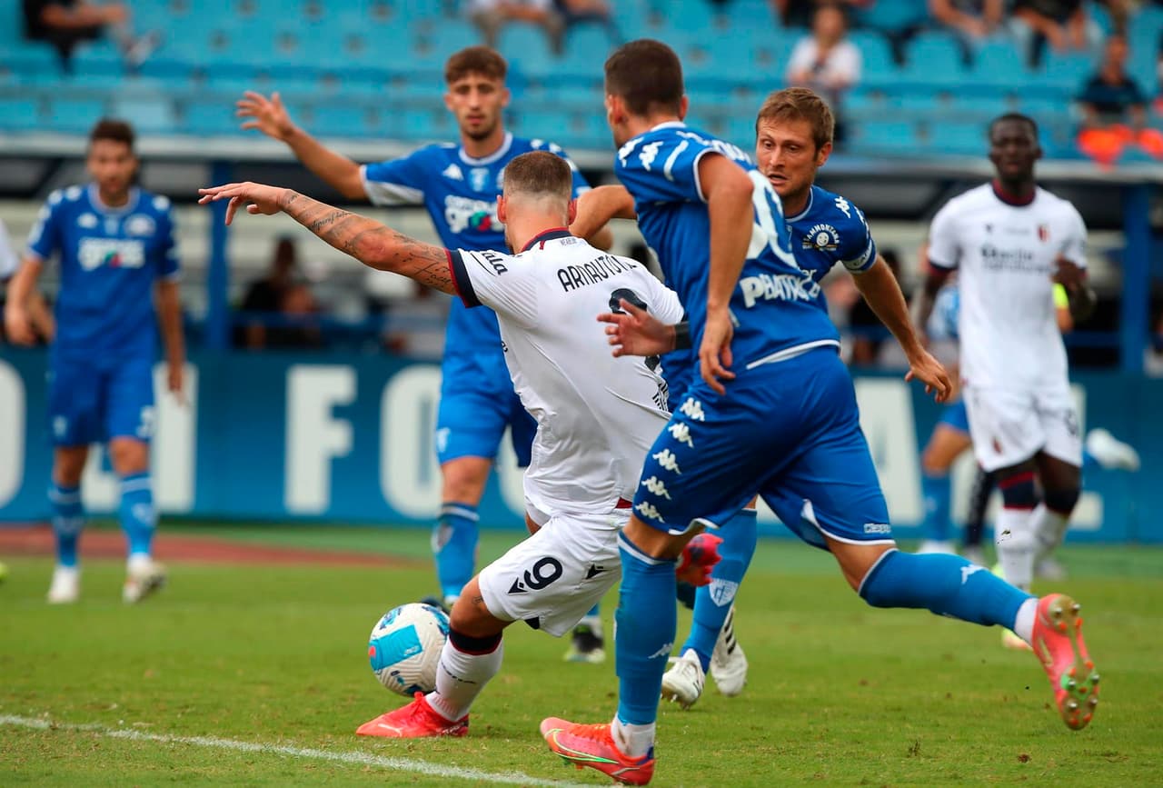 Empoli, el equipo que acaba de ascender, se lleva el partido en su casa con marcador de 4-2 del ante el Bolonia. lo que le permitió confirmarse como sorpresa de este comienzo de temporada. Bonifazi les dio gol en contra, mientras que Pinamonti, Bajrami y Ricci, les dieron la victoria a los locales.