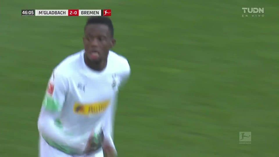 Tiro desviado de Denis Zakaria