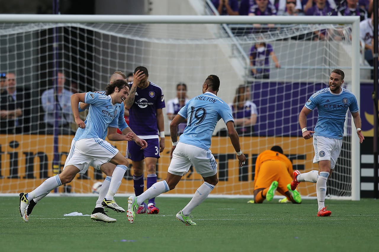 La campaña 2015 arrancó a inicios de marzo y lo hizo con 20 equipos por primera vez en la historia de la Liga. Aunque Chivas USA desapareció, se añadieron a la competencia Orlando City SC y New York City FC. Ninguno de los dos clasificó a los playoffs, pero dejaron actuaciones prometedoras con su séptimo y octavo lugar en la Conferencia del Este.