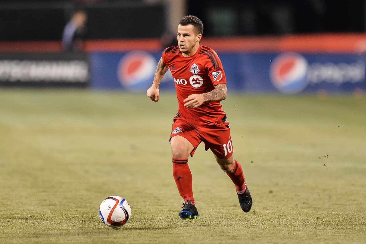 Todo ello le dio para, además de ser considerado en el Equipo Ideal de la MLS 2015 y ser el Botín de Oro y la Contratación del Año, llevarse el premio Landon Donovan al MVP de la MLS 2015.