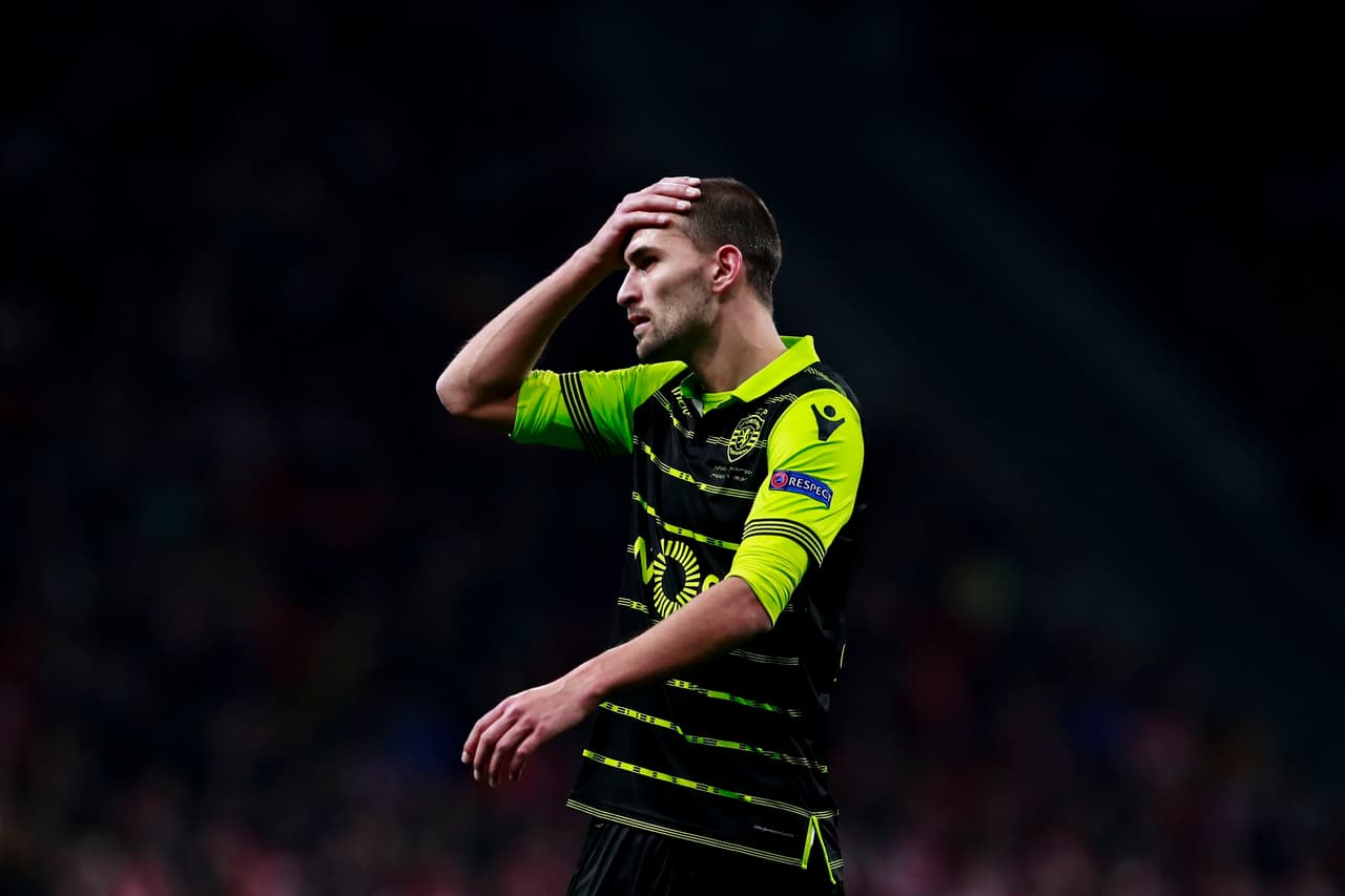 Los portugueses se acercaron con un cabezazo de Bas Dost en el área, pero su remate salió desviado por muy poco.