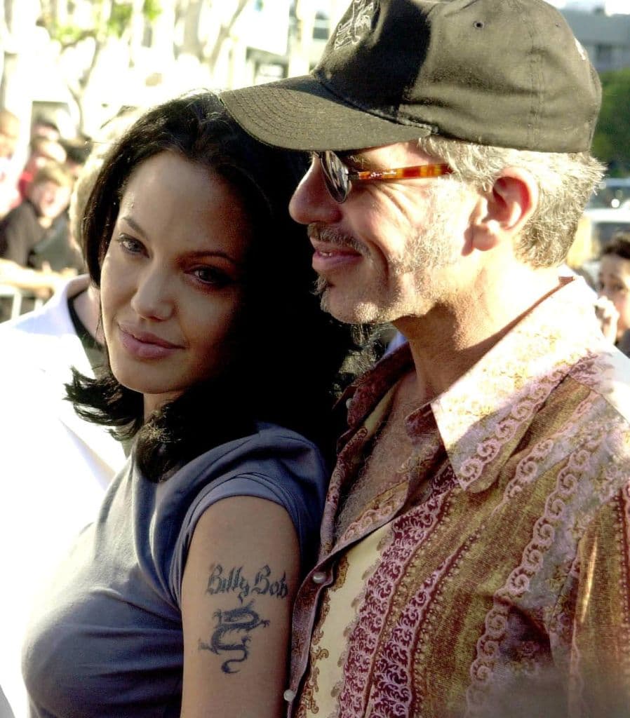 Jolie estuvo casada con Billy Bob Thornton del 2000 al 2003.