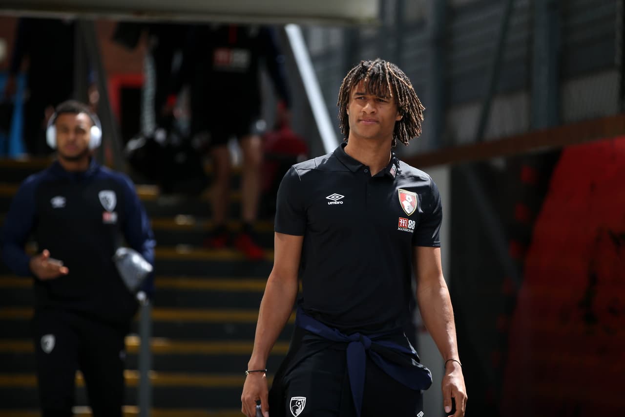 Después de que el Leicester pidiera cerca de 110 millones de euros por Harry Maguire, el Manchester City estaría seguidiendo a Nathan Ake (Bournemouth).